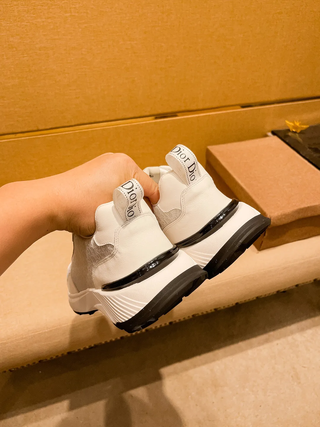 Men's shoes💰 460💰🔥[Dior]🔥Men's high-end brand of shoes official website 1:1 latest masterpiece: the upper is made of Italian imported first-layer cowhide with a comfortable and breathable lining➕original non-slip and wear-resistant outsole🔥, making walking more convenient and comfortable! An exclusive new model, a stunning work, a beautiful 1:1 replica [color] compared to the official quality! Create a fashionable personality to set off your uniqueness! A must-have for trendy men! Classic🔥Size: 38-44 Color: 🔥 2⃣️colors available🔥